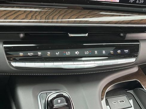 Used 2024 Cadillac Escalade ESV Sport Platinum w/ LPO, ONYX Package AWD/4WD image 31