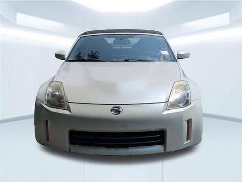 Used 2007 Nissan 350Z Touring RWD image 10