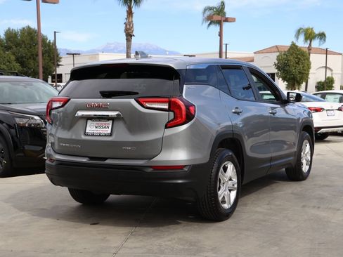 Used 2024 GMC Terrain SLE AWD/4WD image 4