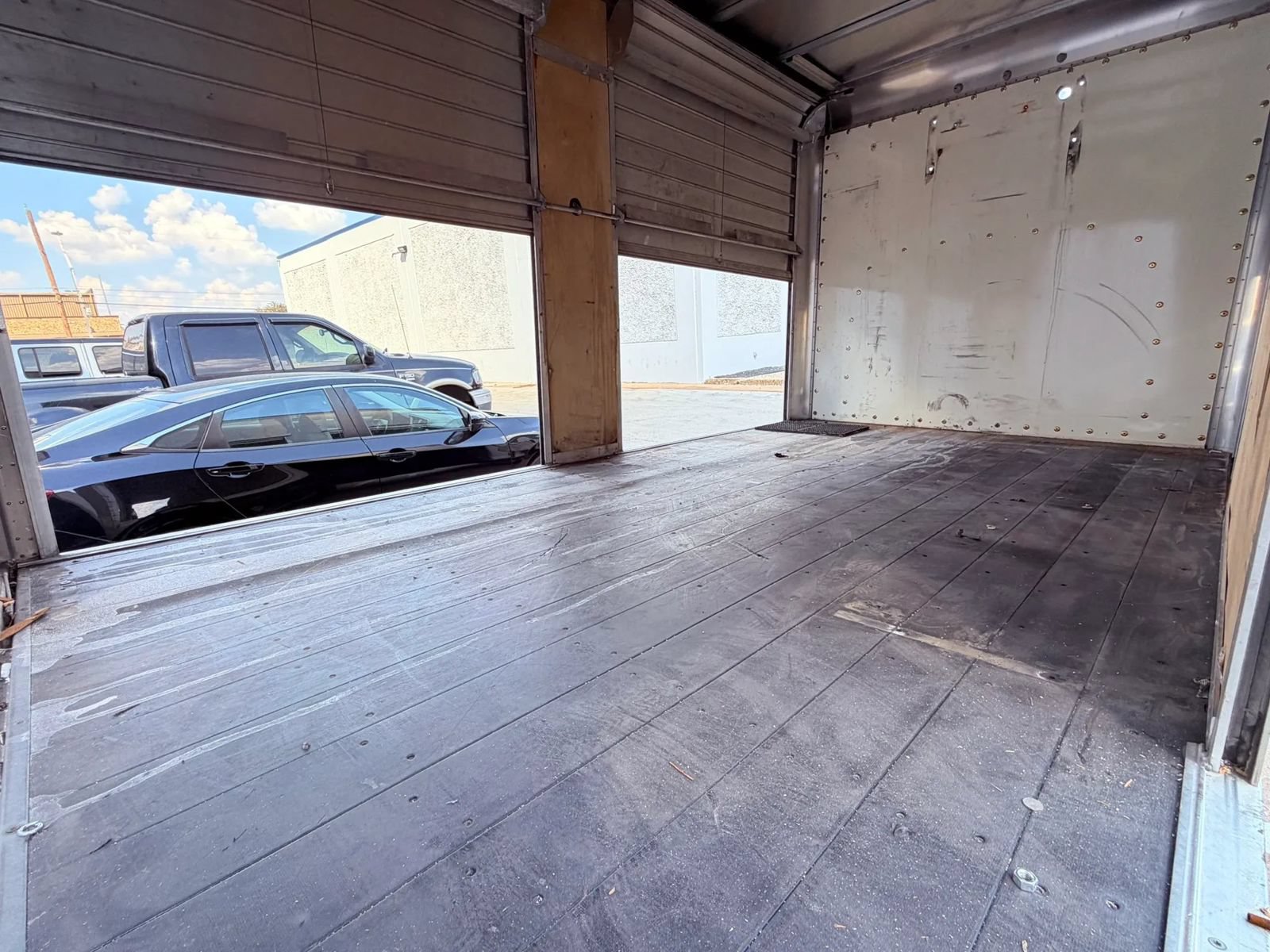 Used 2016 Chevrolet Express 4500 RWD image 15