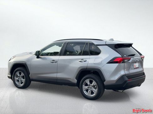 Certified 2025 Toyota RAV4 LE AWD/4WD image 4