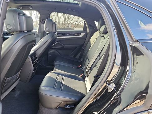 Used 2025 Porsche Cayenne S image 9