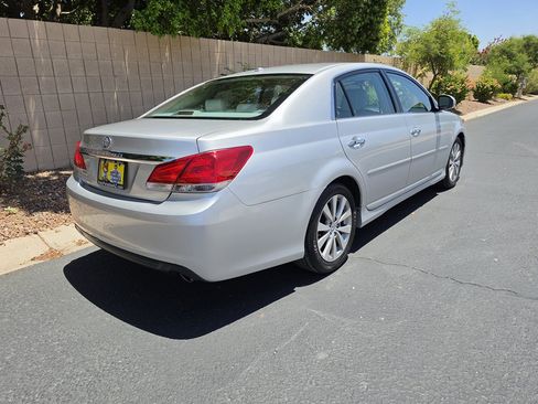 Used 2011 Toyota Avalon Limited FWD image 11