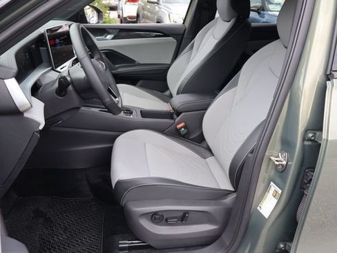 Certified 2026 Volkswagen Tiguan SE R-Line FWD image 13