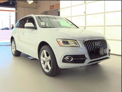 Used 2017 Audi Q5 2.0T Premium Plus w/ Technology Package AWD/4WD image 4