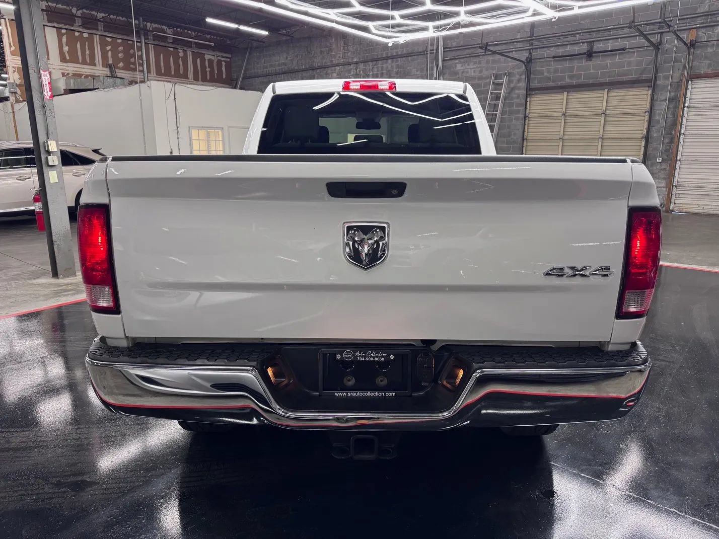 Used 2016 RAM 2500 Tradesman w/ Chrome Appearance Group AWD/4WD image 4