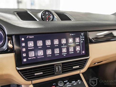 Used 2022 Porsche Cayenne image 28
