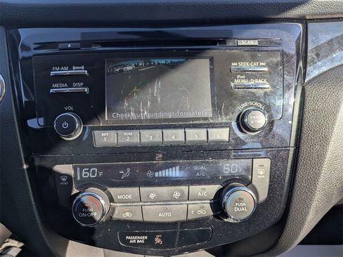 Used 2018 Nissan Rogue Sport SV image 29