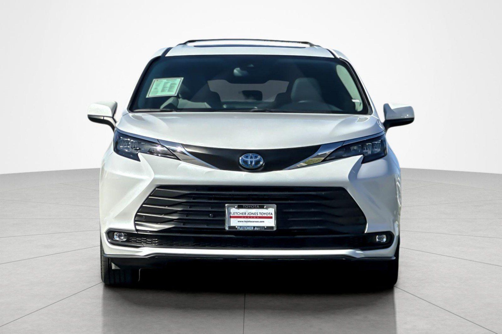 Used 2025 Toyota Sienna XLE w/ XLE Plus Package AWD/4WD image 8