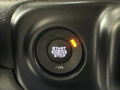 Used 2022 Jeep Wrangler Unlimited Sahara AWD/4WD image 27