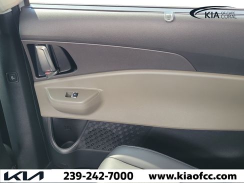 Certified 2025 Kia Carnival EX FWD image 16