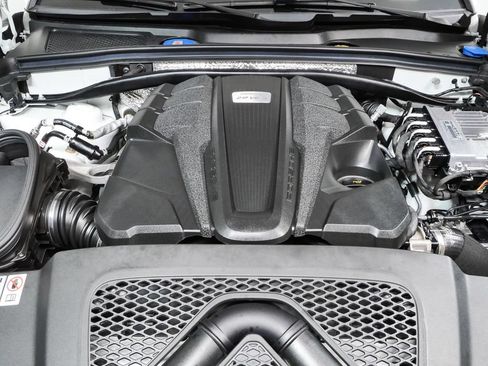 Certified 2023 Porsche Macan S AWD/4WD image 40