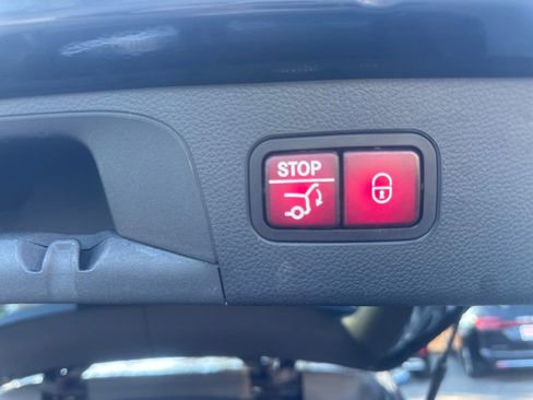 Used 2021 Mercedes-Benz GLC 300 4MATIC w/ AMG Line image 27