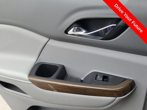 Used 2017 GMC Acadia SLE FWD image 20