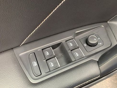 Used 2022 Volkswagen Tiguan SE R-Line image 23