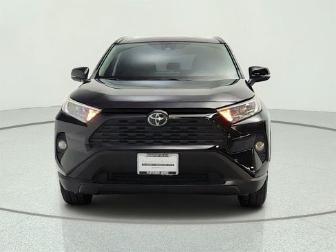 Used 2020 Toyota RAV4 XLE w/ Carpet Mat Package FWD image 2