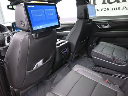 Used 2022 Chevrolet Suburban LT w/ LT Signature Plus Package image 25