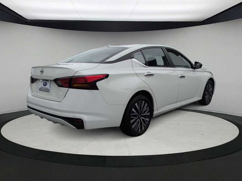 Used 2025 Nissan Altima 2.5 SV FWD image 8