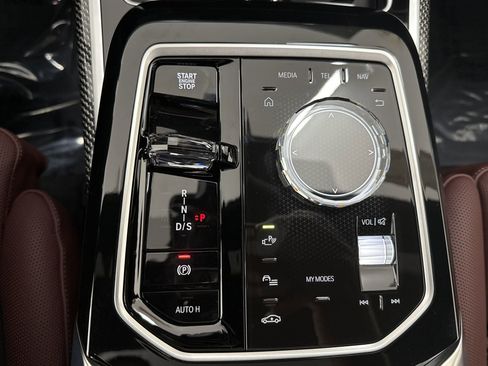 New 2025 BMW 760i xDrive w/ Premium Package image 15