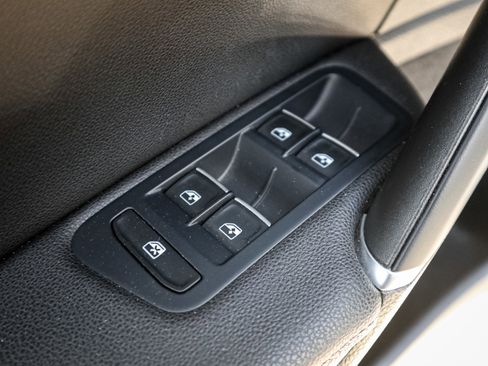 Used 2019 Volkswagen Golf 4-Door image 15