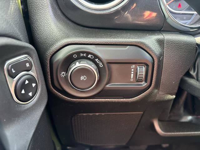 Used 2023 Jeep Wrangler Unlimited Sahara AWD/4WD image 22