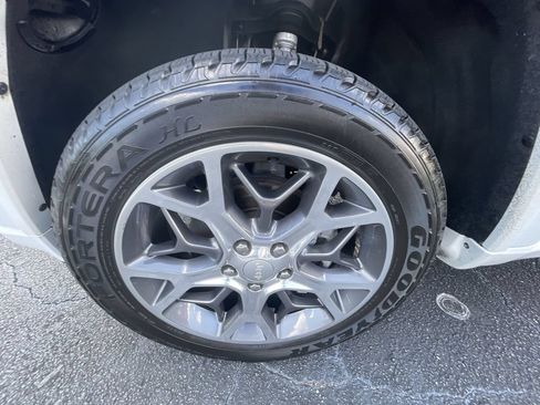Used 2020 Jeep Grand Cherokee Overland AWD/4WD image 34