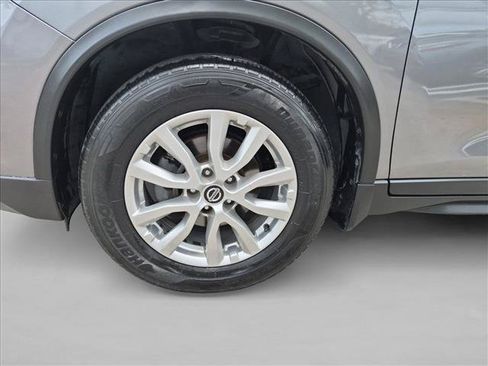 Used 2020 Nissan Rogue SV FWD image 23