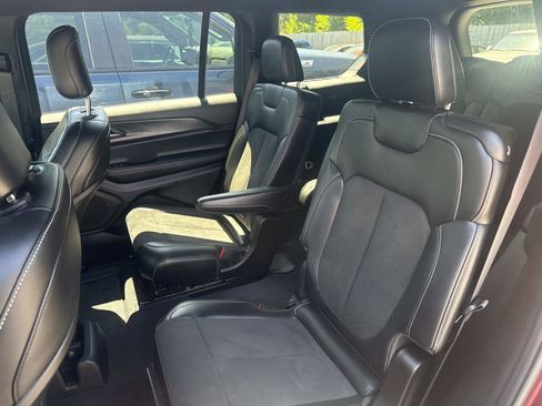 Used 2025 Jeep Grand Cherokee L Altitude RWD image 7