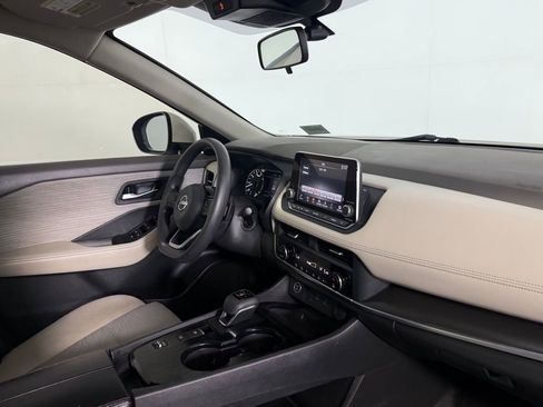 Used 2023 Nissan Rogue SV image 29