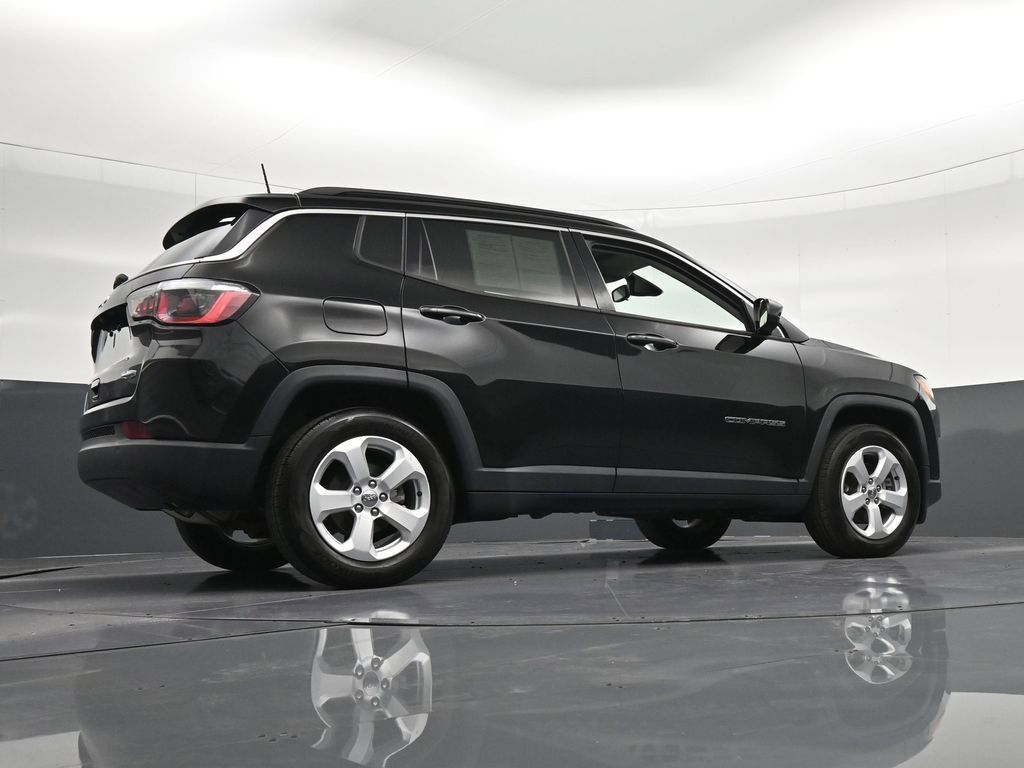 Used 2019 Jeep Compass Latitude FWD image 29