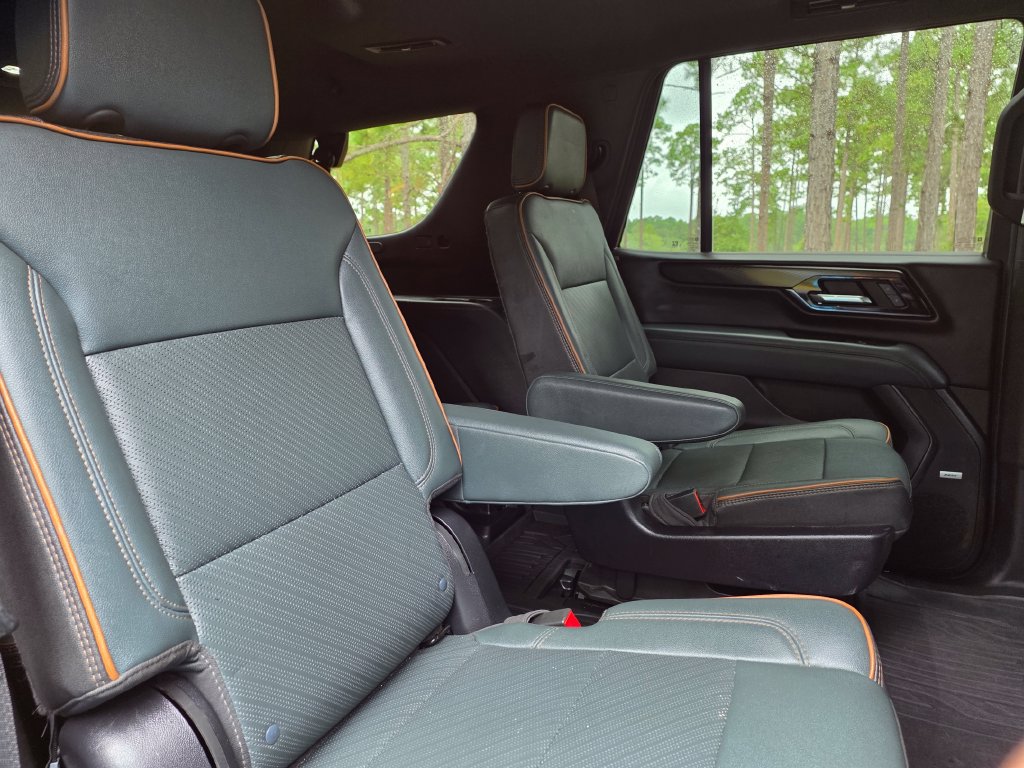 Used 2025 GMC Yukon AT4 AWD/4WD image 25