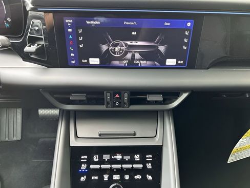 Certified 2025 Porsche Macan Electric image 14