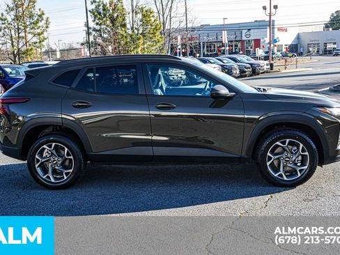 Used 2024 Chevrolet Trax LT image 8