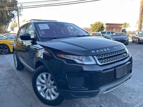 Used 2018 Land Rover Range Rover Evoque SE image 3