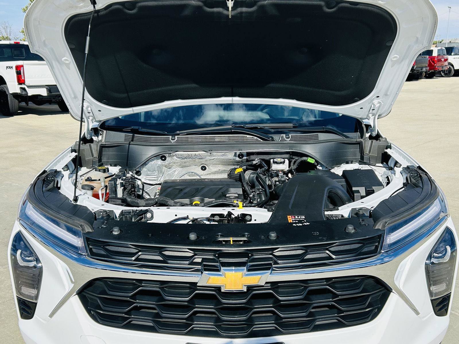 Used 2025 Chevrolet Trax LT w/ LT Convenience Package FWD image 39