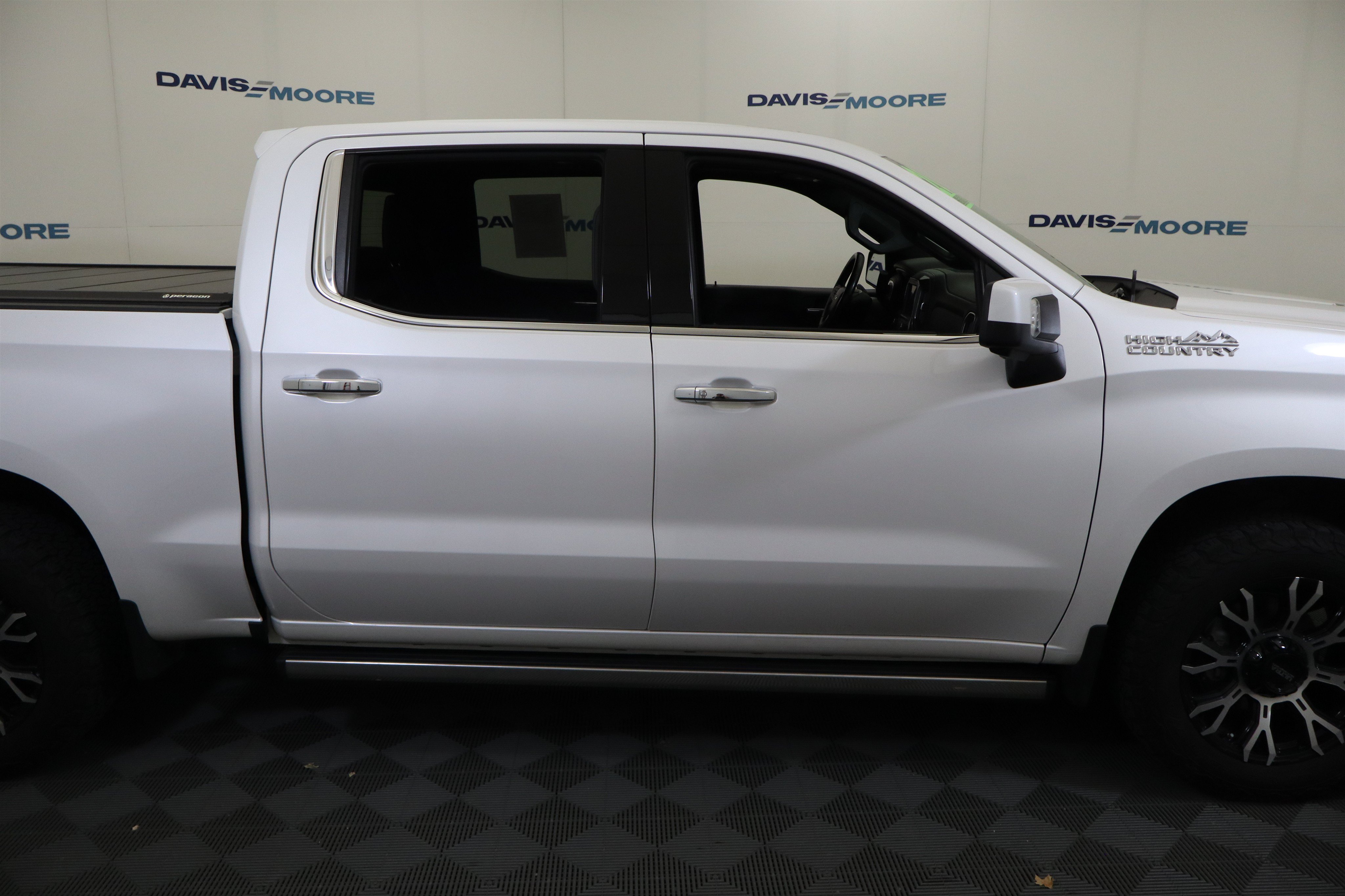 Used 2020 Chevrolet Silverado 1500 High Country w/ Technology Package AWD/4WD image 5
