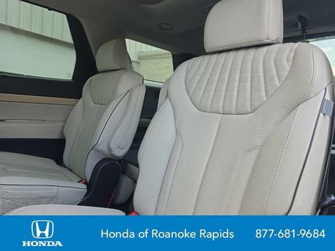 Used 2024 Hyundai Palisade Limited AWD/4WD image 11