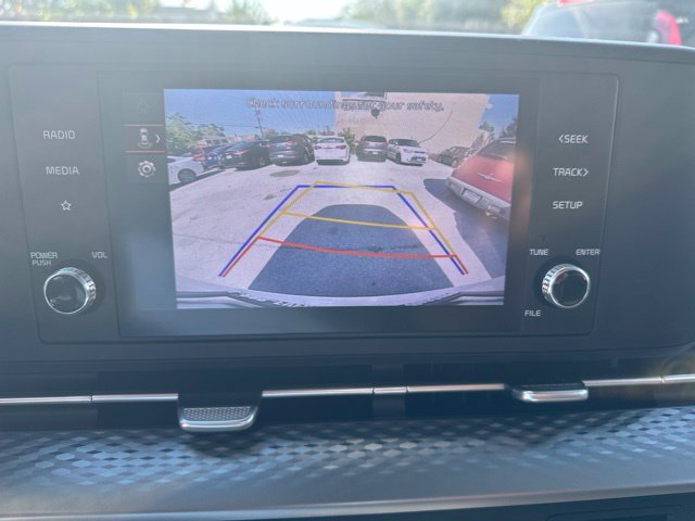 Used 2024 Kia Carnival LX FWD image 16