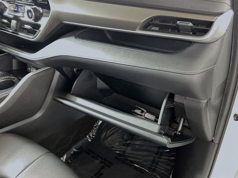 Used 2020 Toyota Highlander XLE FWD image 35
