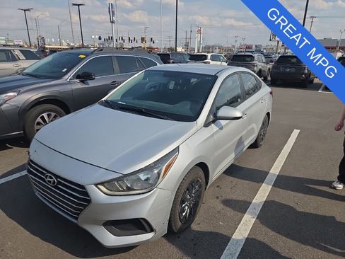 Used 2020 Hyundai Accent SE image 1