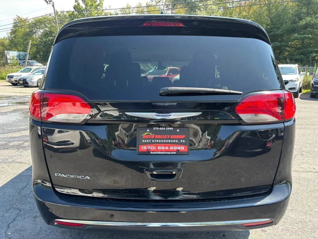 Used 2019 Chrysler Pacifica Touring-L FWD image 7