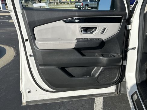 Used 2024 Honda Pilot Touring image 14