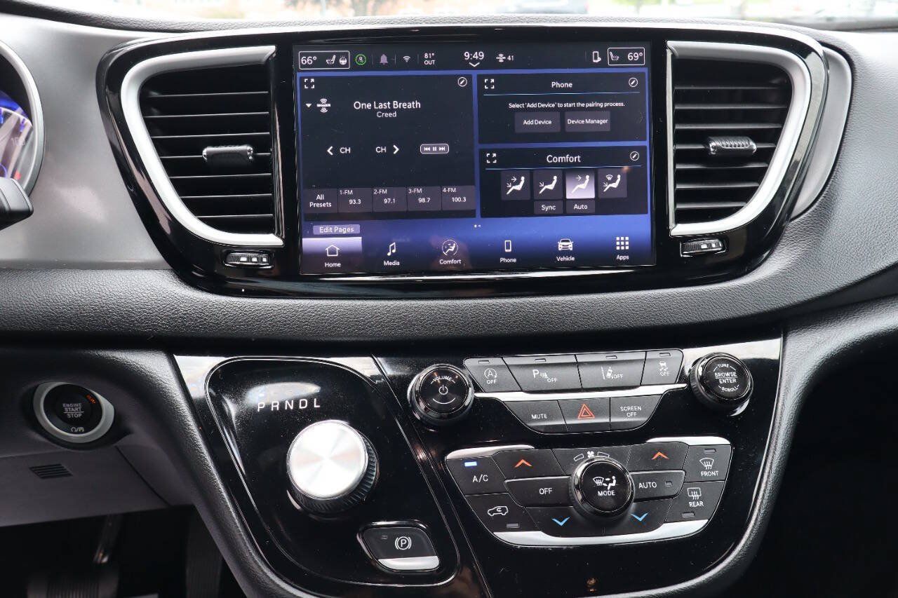 Used 2025 Chrysler Pacifica Select FWD image 9