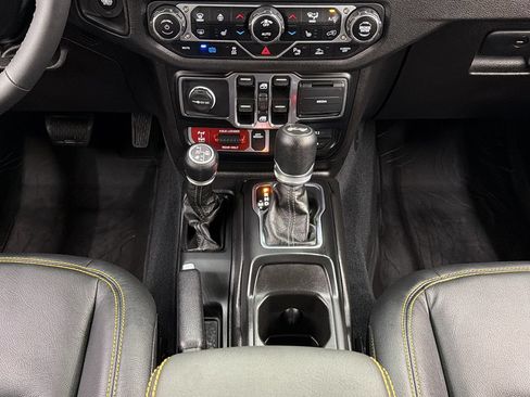 Used 2024 Jeep Wrangler Unlimited AWD/4WD image 35
