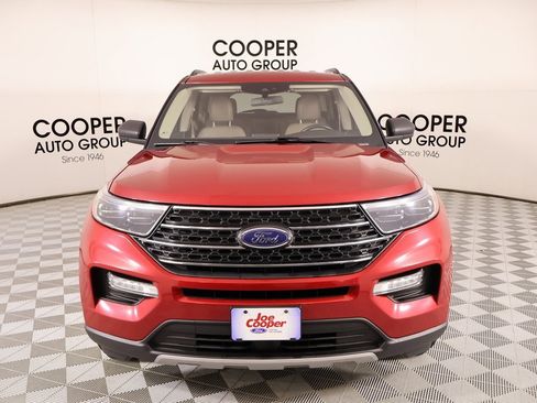 Used 2022 Ford Explorer XLT w/ Equipment Group 202A image 9