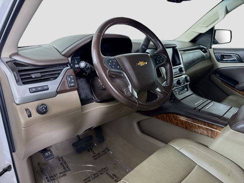 Used 2019 Chevrolet Suburban Premier RWD image 23