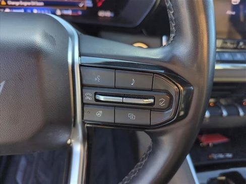 Used 2025 Chevrolet Colorado ZR2 w/ Midnight Edition AWD/4WD image 16