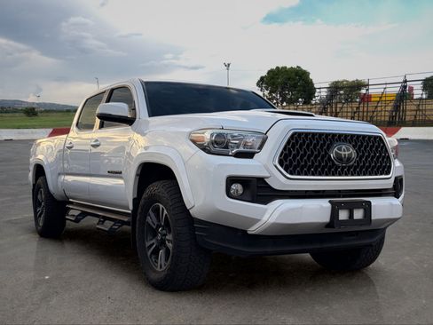 Used 2019 Toyota Tacoma TRD Sport AWD/4WD image 2