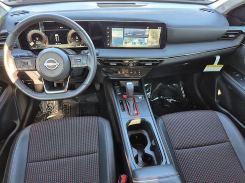 Certified 2025 Nissan Kicks SR FWD image 14