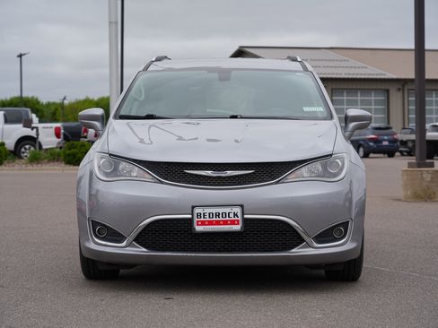 Used 2020 Chrysler Pacifica Touring-L FWD image 8